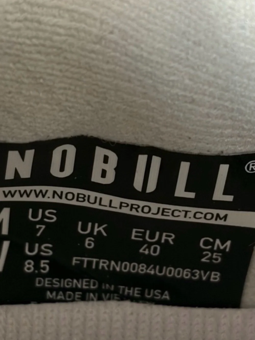 NOBULL men training